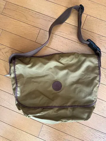 오로비안코 숄더백