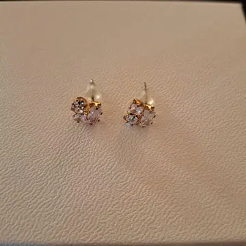 크리스탈 장식 골드톤 스터드 귀걸이