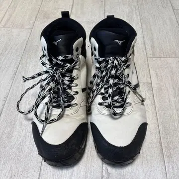 Mizuno 하이컷 스니커즈 화이트/블랙