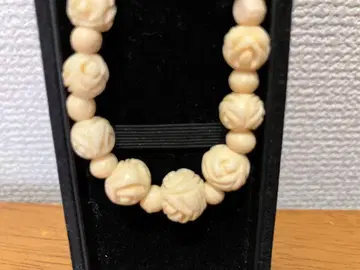 아이보리 조 로즈 모티브 목걸이