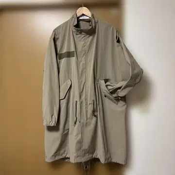 베이지 모즈 코트