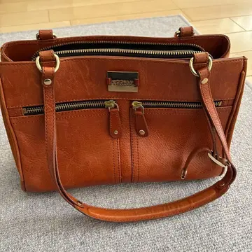 오렌지색 핸드백, 외부 포켓 2개 부착