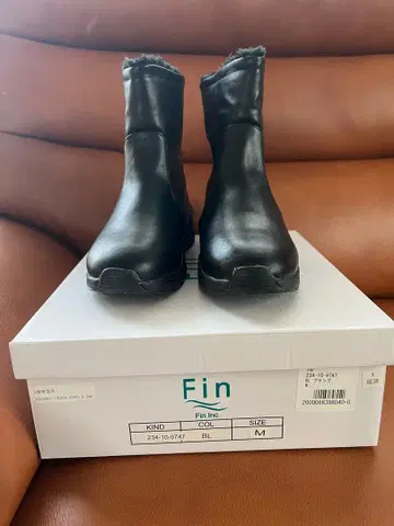 Fin 블랙 퍼 부츠 M 사이즈 새상품