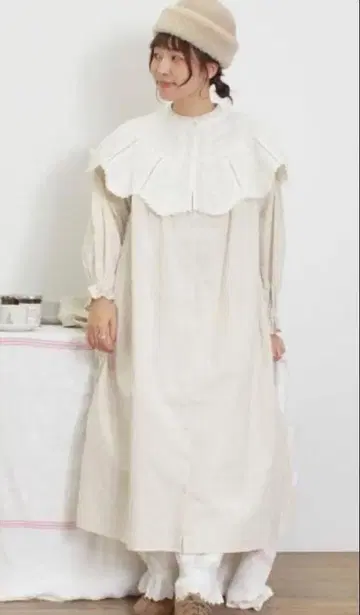 베이지 코튼 원피스 프릴 옷깃 레이스 케이프 포함 원피스