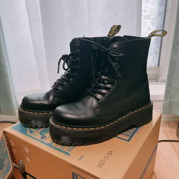 닥터마틴 제이든 8홀 부츠