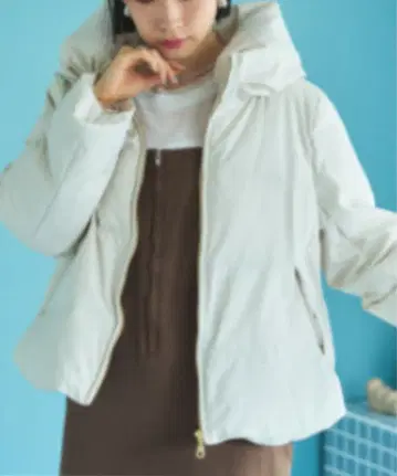 미사용 새상품 심리스 볼륨 컬러 다운