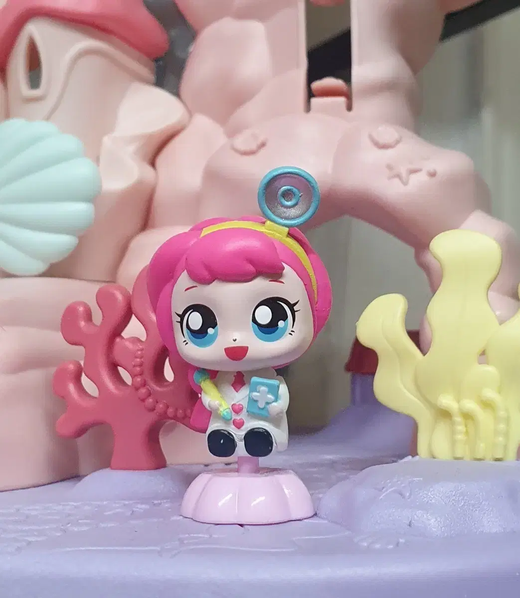 Catch Tini-ping and Lara-ping figures in full sets on Bunjang Global Site.