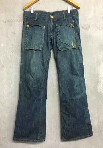 매쉬 월병 부츠컷 플레어 데님 팬츠 사이즈 M 워시 블루