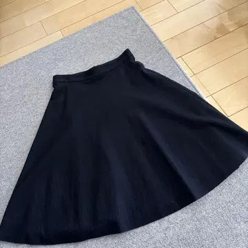 블랙 플레어 스커트 무릎 기장