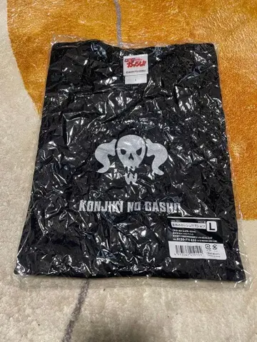 골드 컬러의 갓슈 브라 T셔츠