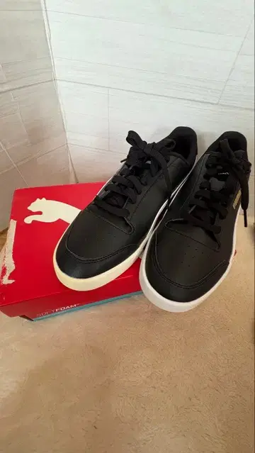 PUMA SOFT FOAM 블랙 스니커즈