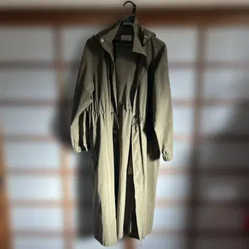 카키 후드 부착 롱 코트