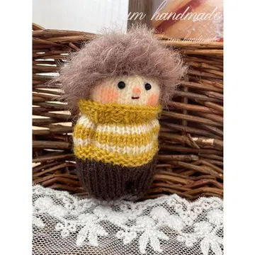 손뜨개질 울 인형 브라운과 옐로우 컬러 스트라이프