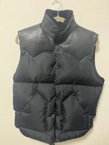 록키 마운틴 페더베드 다운 베스트 42 블랙 가죽 절개 레어