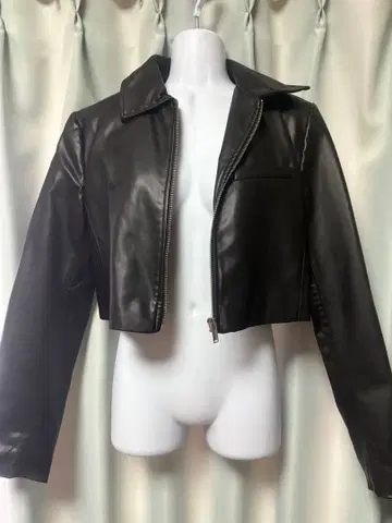 ZARA xs 블랙 가죽 크롭 자켓