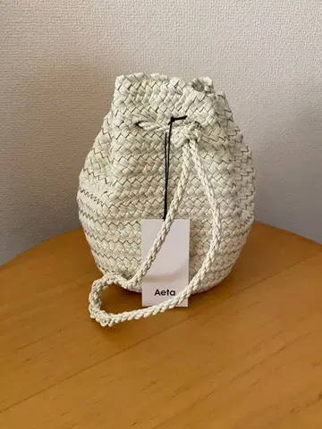 새상품, 택 포함 Aeta 아에타 핸드 파우치 파우치 백 화이트