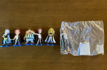 원피스 월드 컬렉터블 피규어 샹크스 해적단