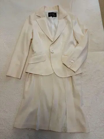 COUP DE CHANCE 아이보리 울 수트 38