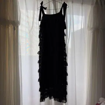 프릴 블랙 원피스