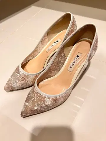 DIANA 꽃무늬 펌프스