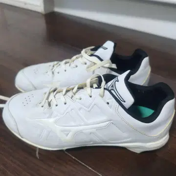 미즈노 화이트 야구 스파이크