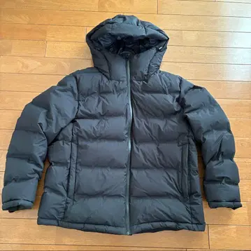 유니클로 심리스 다운 파카 블랙 3XL