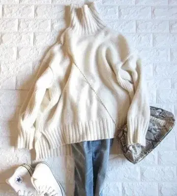 투모로우랜드 맥피 고급 캐시미어 울 하이넥 니트 화이트