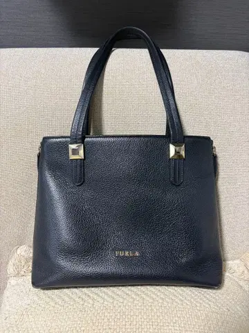 FURLA 블랙 가죽 핸드백