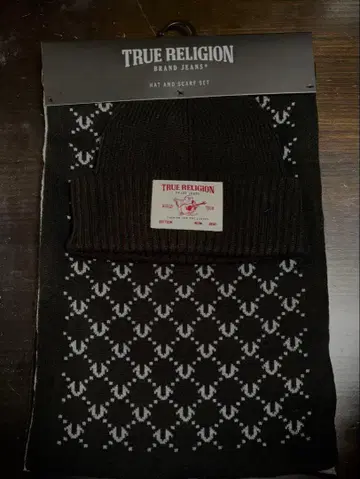 TRUE RELIGION 니트 모자 머플러 세트