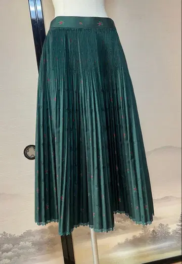 미사용품 일본제 그린 꽃무늬 자수 롱 플리츠 스커트 L 사이즈