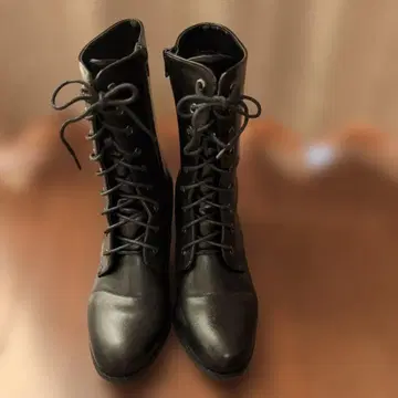 블랙 레이스업 롱 부츠