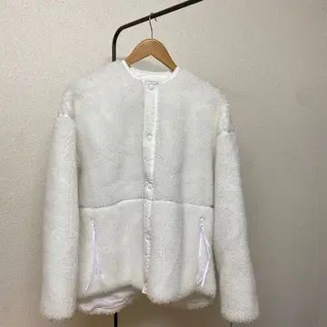 HYKE 화이트 플리스 자켓