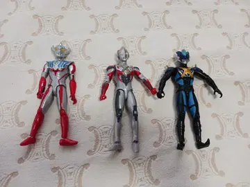 울트라맨 피규어 3체 세트