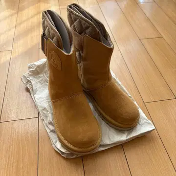 베이지 스웨이드 부츠 백 스트랩