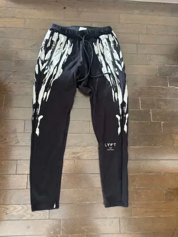 LYFT 그래픽 조거 팬츠 M 사이즈 완판템