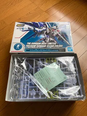 MG 프리덤 건담 (클리어 컬러)