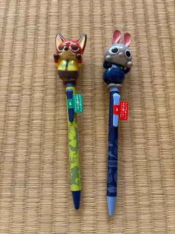 주토피아 디즈니 캐릭터 볼펜 2개 세트와 스티커