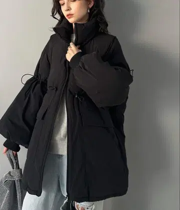 클래식 엘프 스탠드 카라 드로스트 소매 볼륨 충전솜 오버 사이즈 블루종