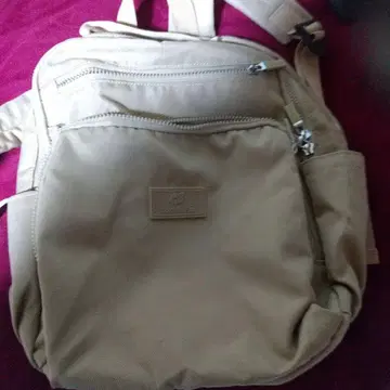 베이지 나일론 백팩