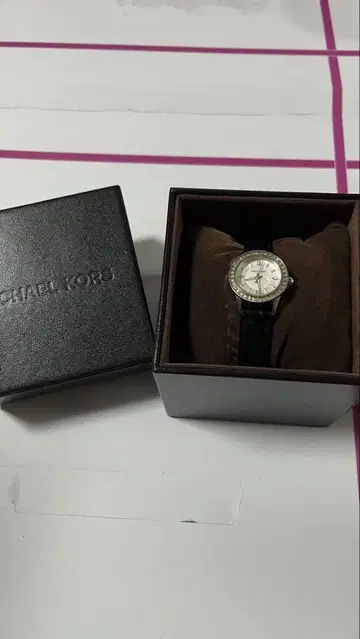 MICHAEL KORS 실버 아날로그 시계