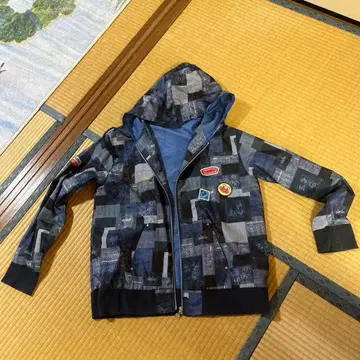 성인용 호빵맨 패치 부착 후드 점퍼 L 사이즈