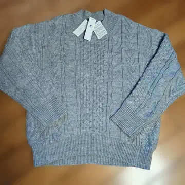 그레이 케이블 짜임 긴팔 니트 스웨터