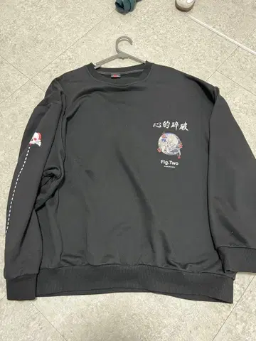 아무더즈 맨투맨 XXL 스컬 디자인