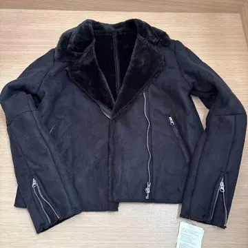 새상품 블랙 무스탕풍 자켓