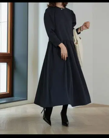 HUIT 원피스 백 펄 롱 원피스