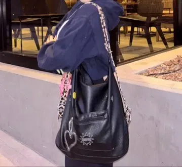 체인 스트랩 포함 숄더백