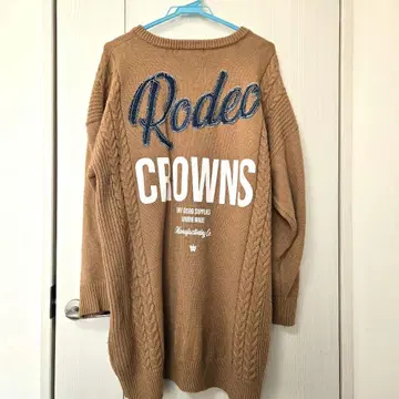 로데오 크라운즈 베이지 V넥 롱 니트 원피스