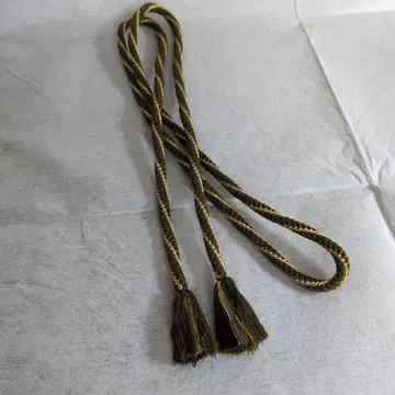 올리브 그린 태슬 장식 허리띠