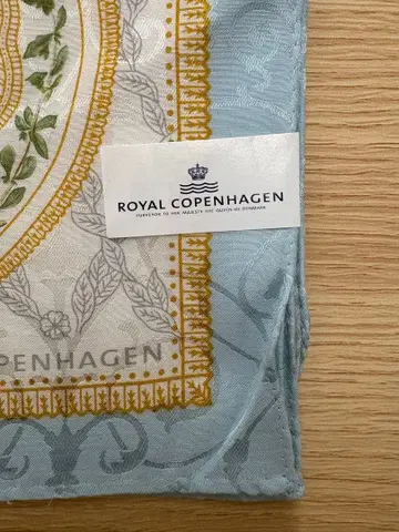 [ 미사용 ] 로얄코펜하겐 대형 실크 혼방 손수건 스카프 블루 새상품급