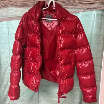 DUVETICA 빨간색 다운 자켓 후드 부착